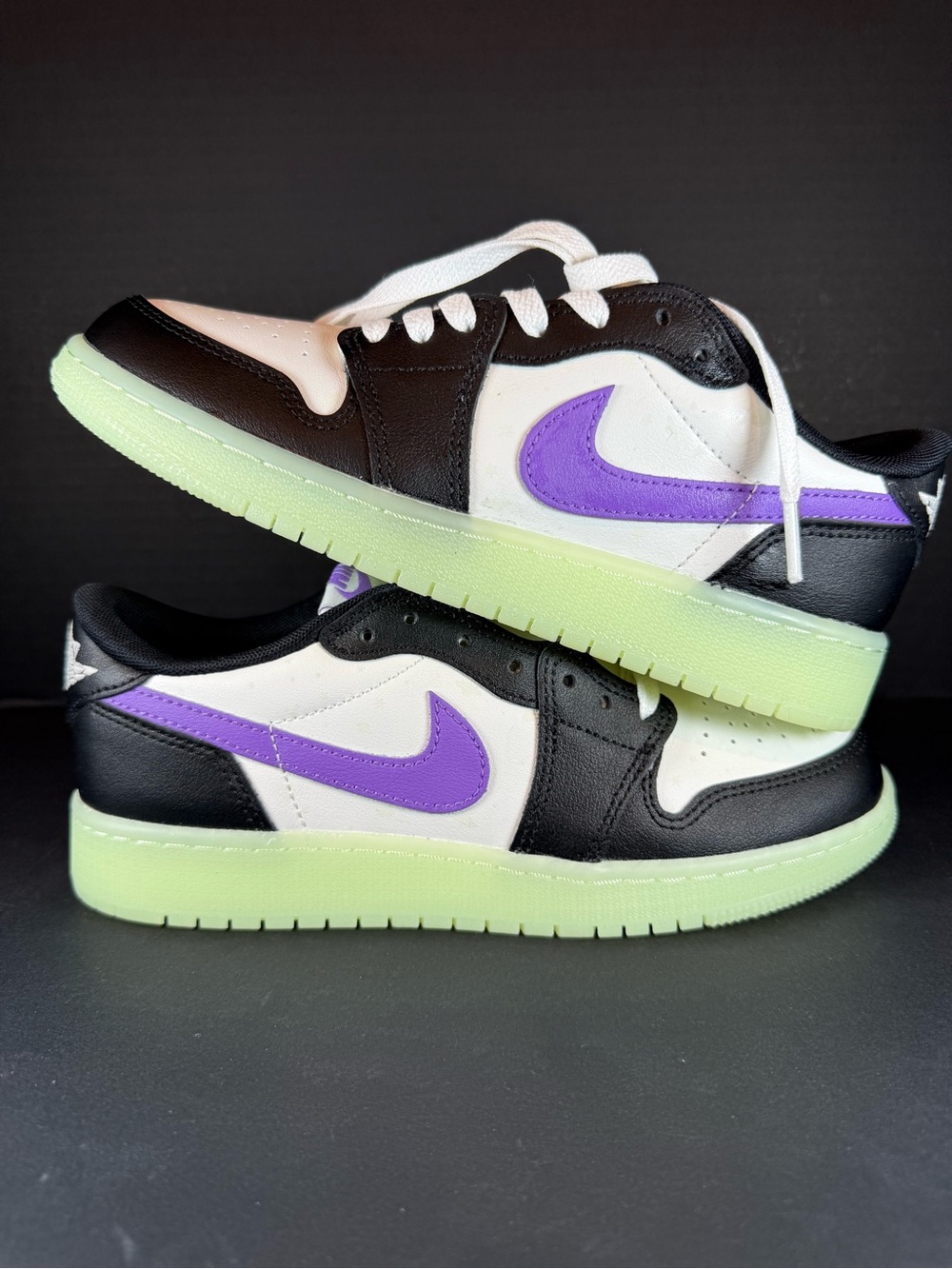 Kids' Jordan 1 “Glow in the dark” low size 5.5Y/7W in new replacement box